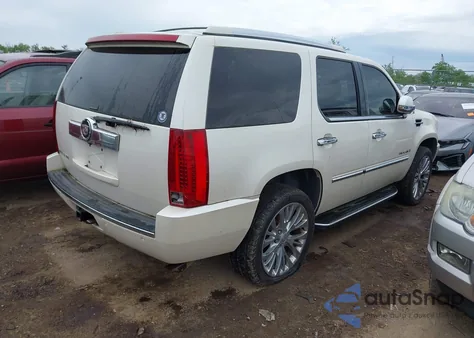 2007 Cadillac Escalade Standard z USA, uszkodzony, nr VIN 1GYFK63837R304030